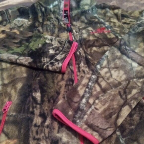 Mossy Oak Camouflage Jacket with Thumb Holes - Picture 2 of 7